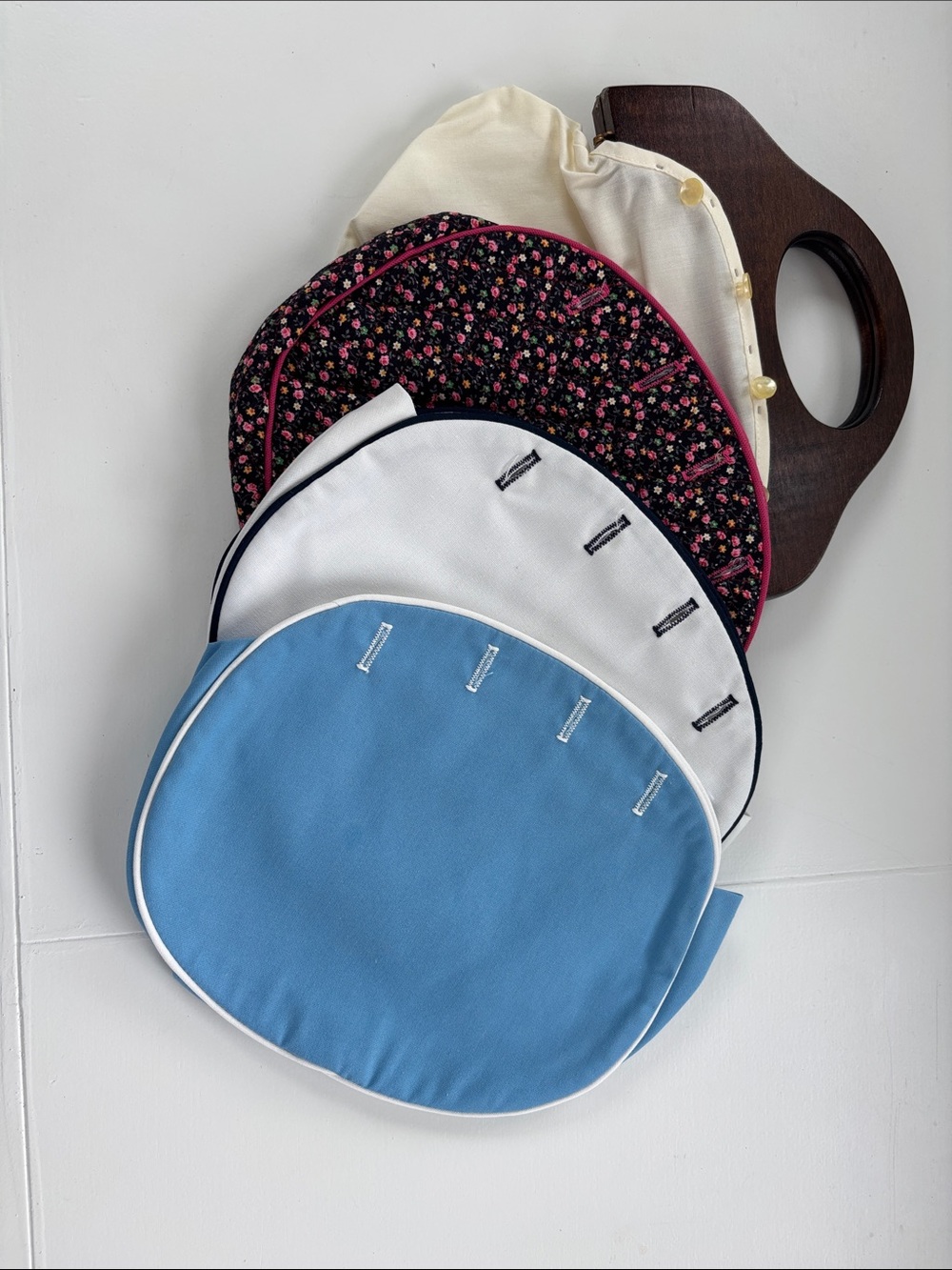 Vintage Bermuda Bag with three covers in excellent condition